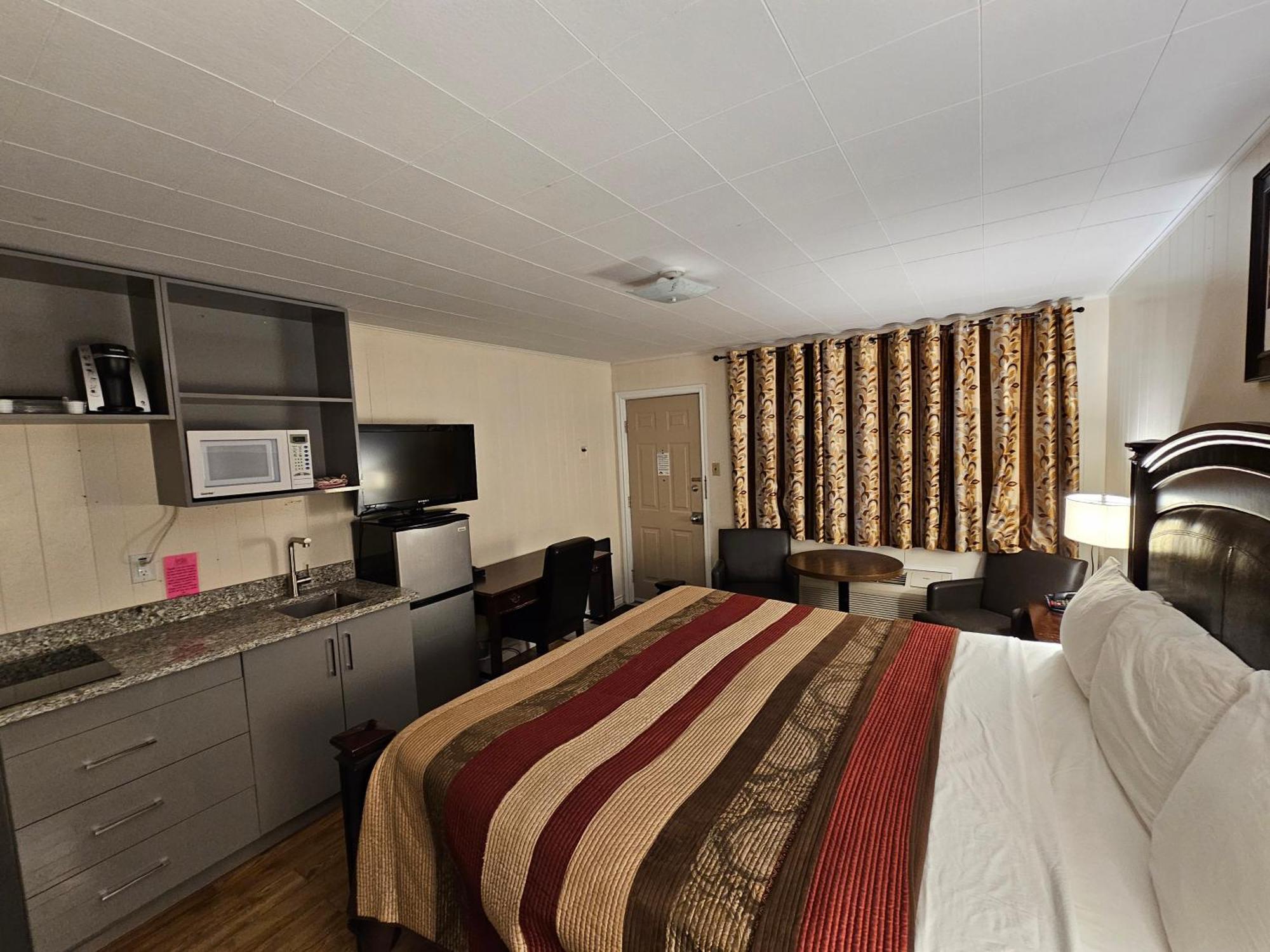 Parkway Motel & European Lodges Pincher Creek Kültér fotó