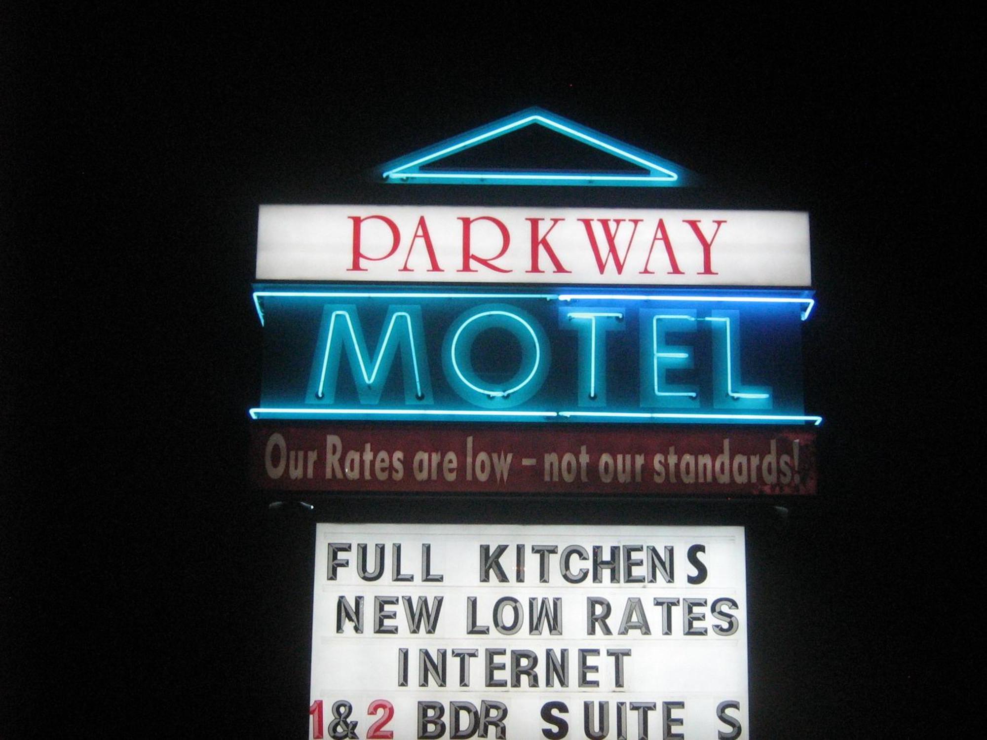 Parkway Motel & European Lodges Pincher Creek Kültér fotó